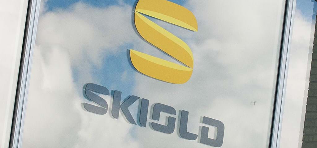 SKIOLD logo on window